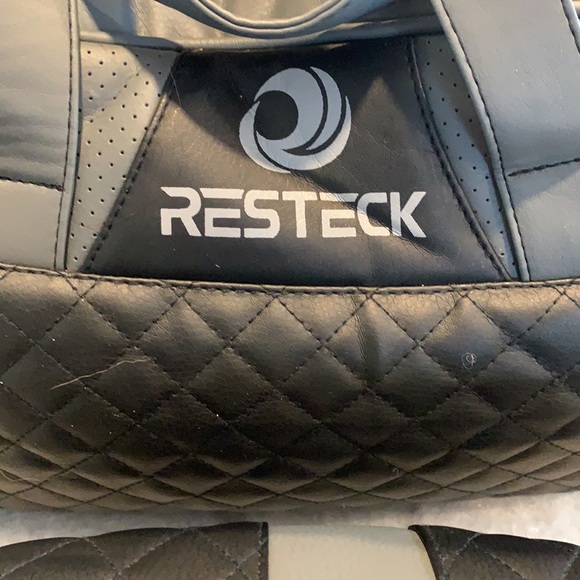 RESTECK™ Shiatsu Kneading Shoulder & Neck Massager Pillow with adjustable Heat - Picture 2 of 3